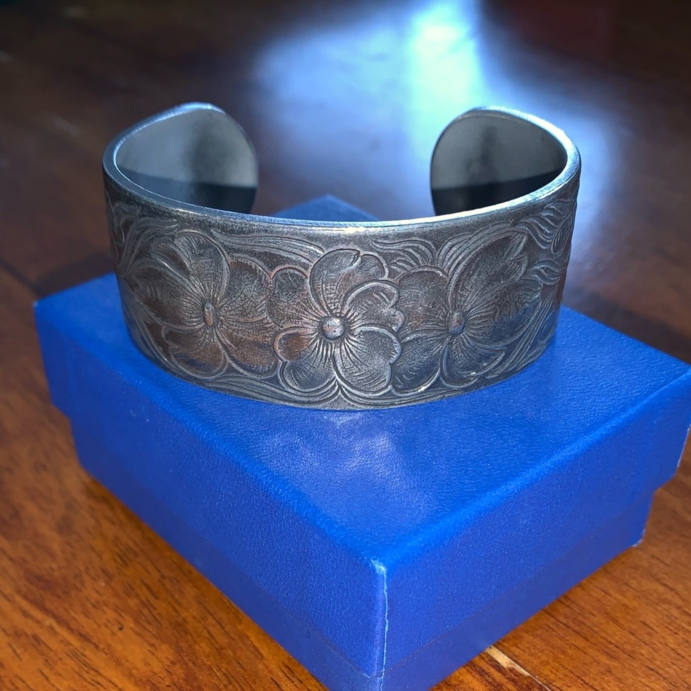 Salisbury Pewter Flower of the Month July Cuff Bracelet